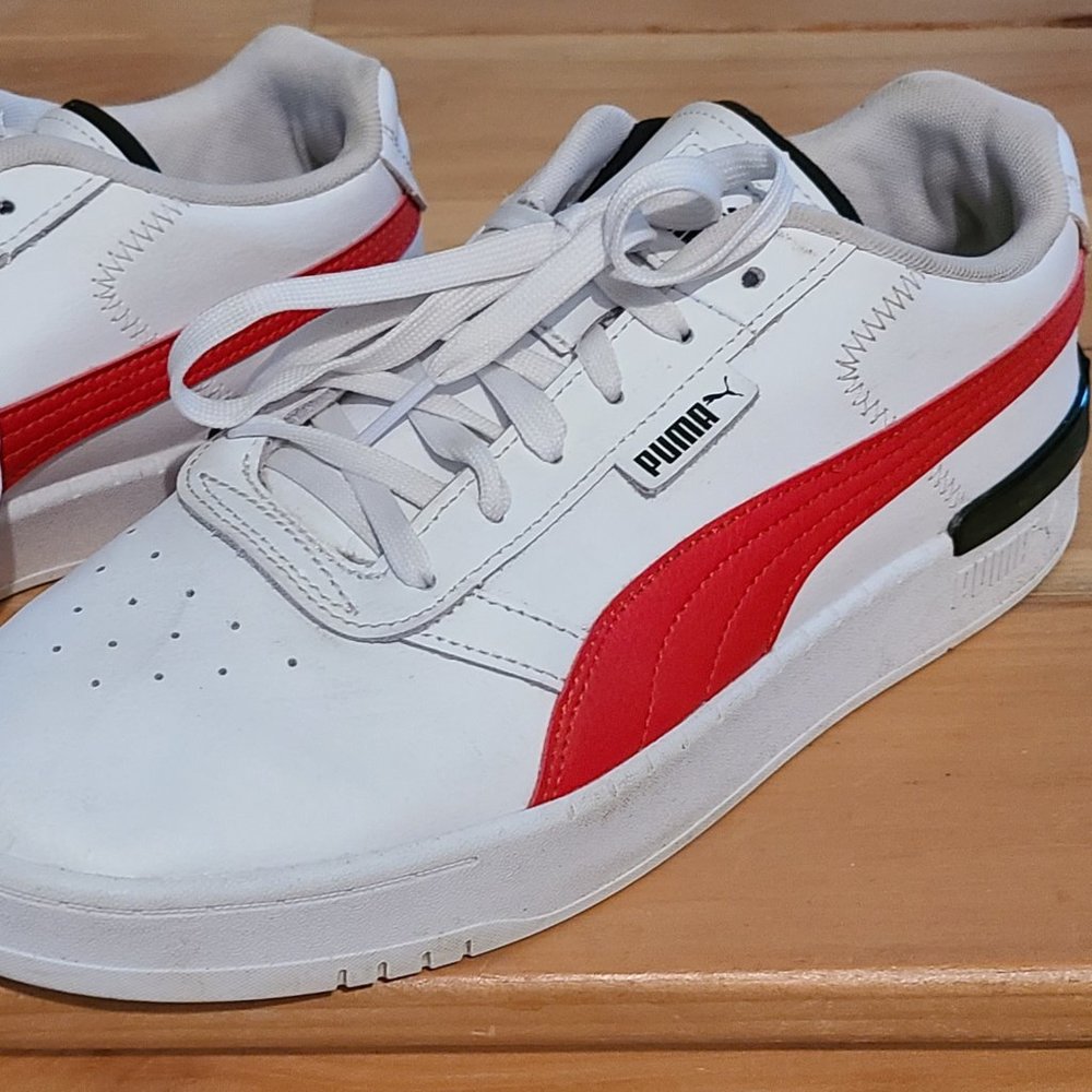 Men's Size 10 White Leather Pumas